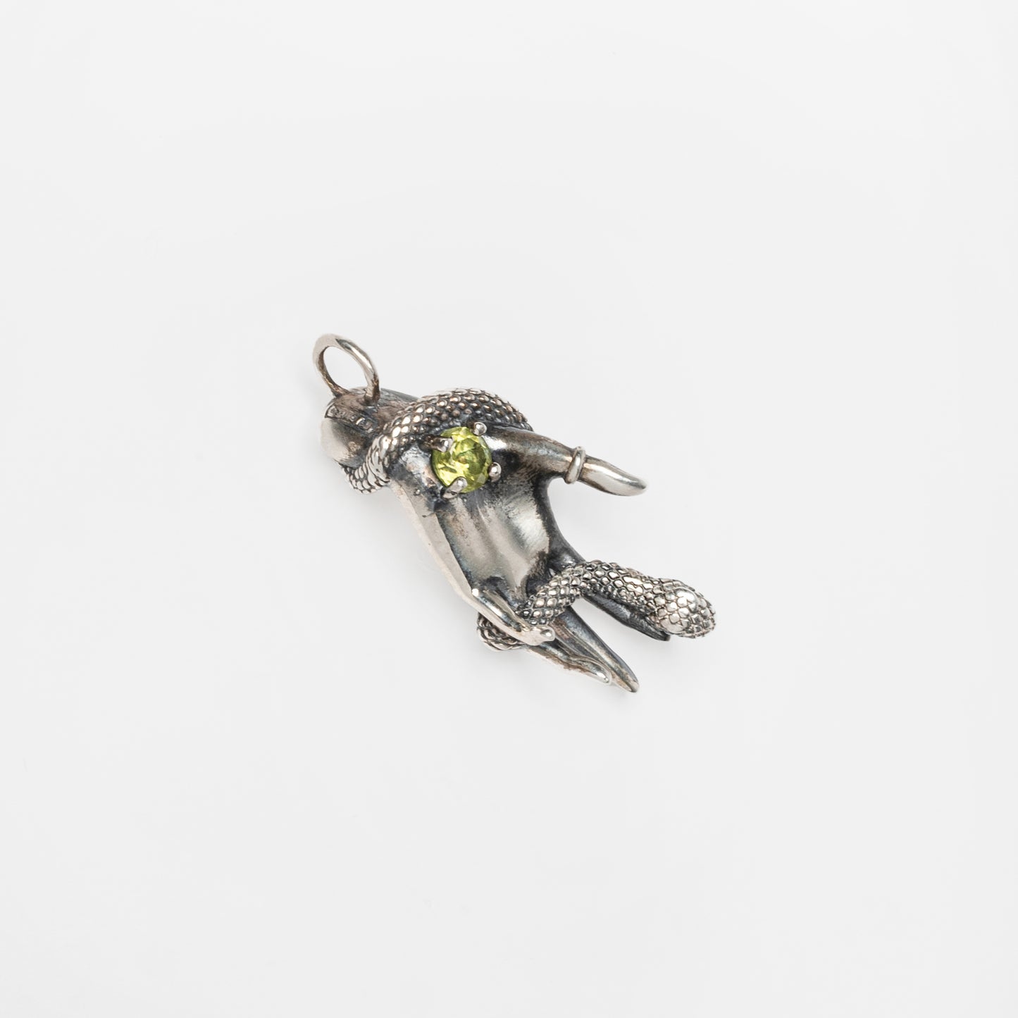 DESIDERIO - pendente mano con serpente e pietra peridot verde
