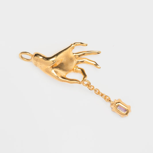 Dettaglio pendente in oro con ametista sfaccettata – design raffinato e simbolico firmato Aduna Jewels, made in Italy