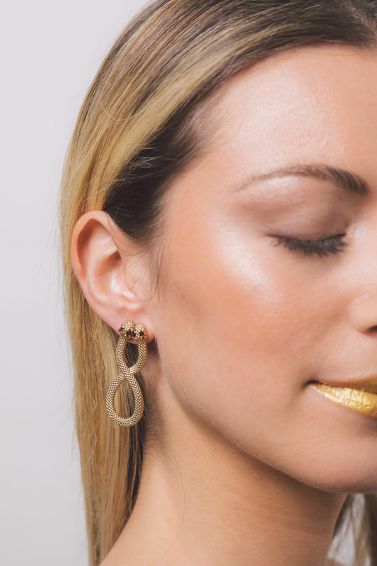 INFINITUM - orecchini pendenti con pietra granato