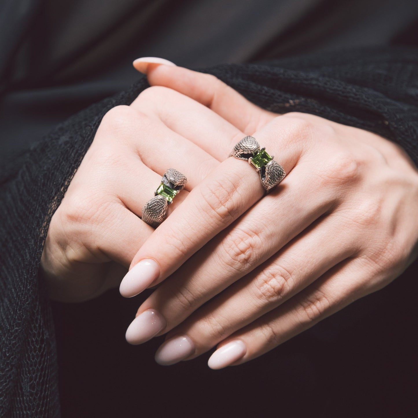 Anello Anfisbena Peridot - adunajewels.com