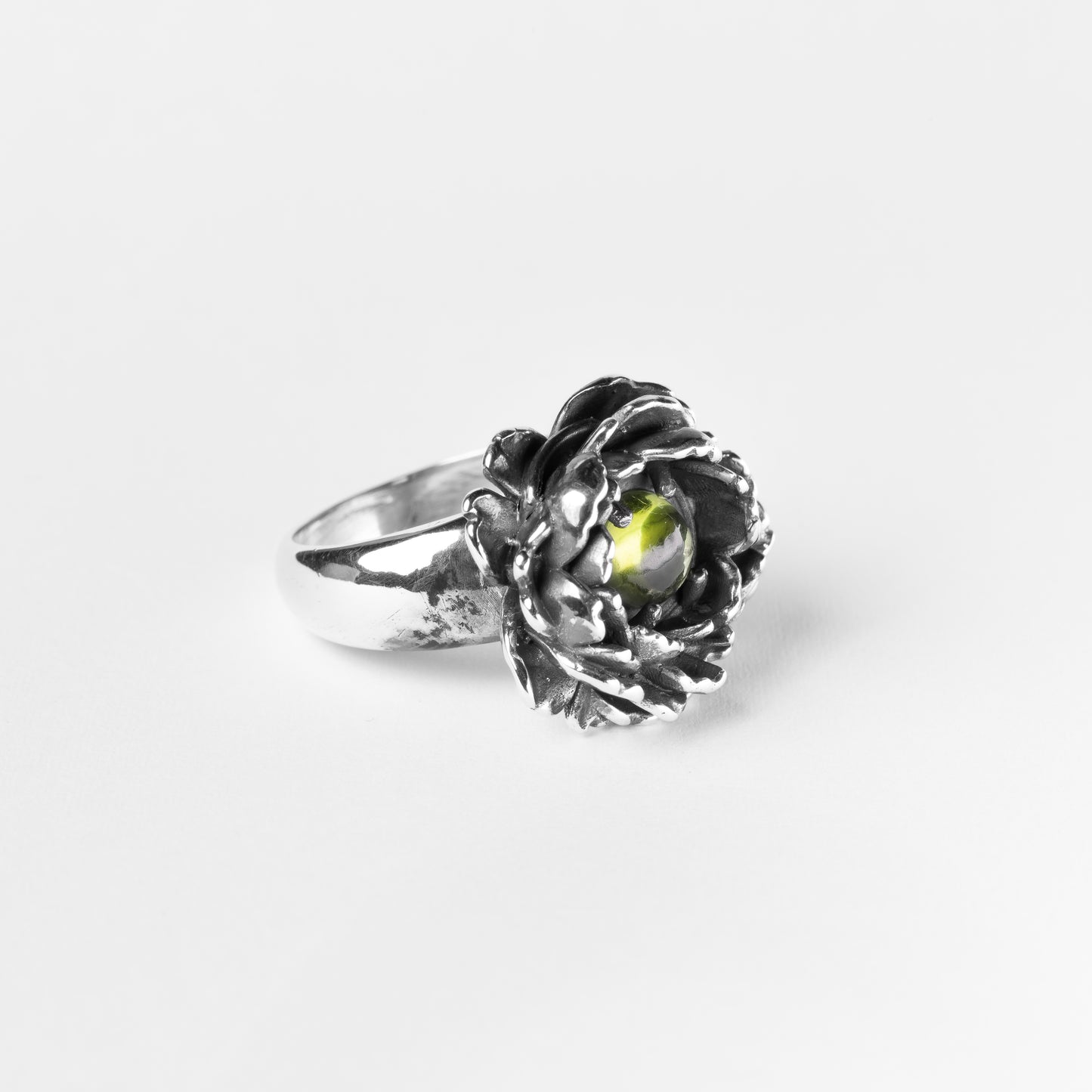 PEONY - peony ring with peridot stone