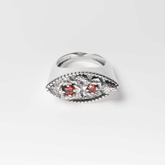 TACET AMORES - anello chevalier con castone e pietra granato