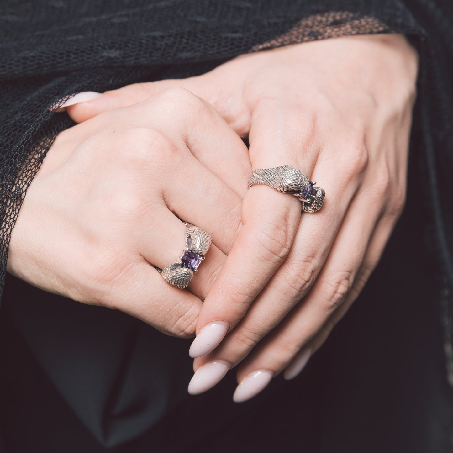 ANFISBENA - snake ring with amethyst stone