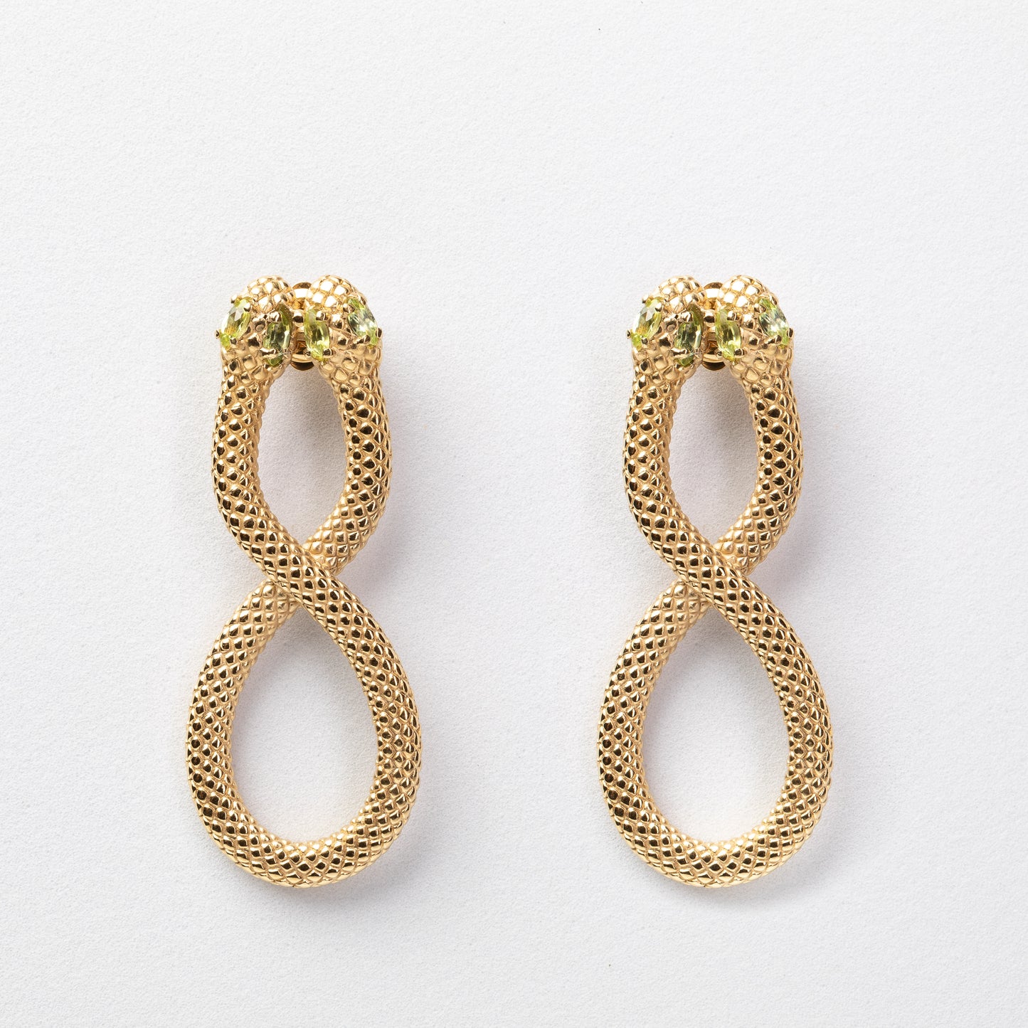 Infinitum - Orecchini pendenti con pietra peridot
