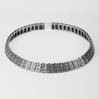 Collana girocollo artigianale in argento 925 brunito con maglie botaniche alloro – Aduna Jewels
