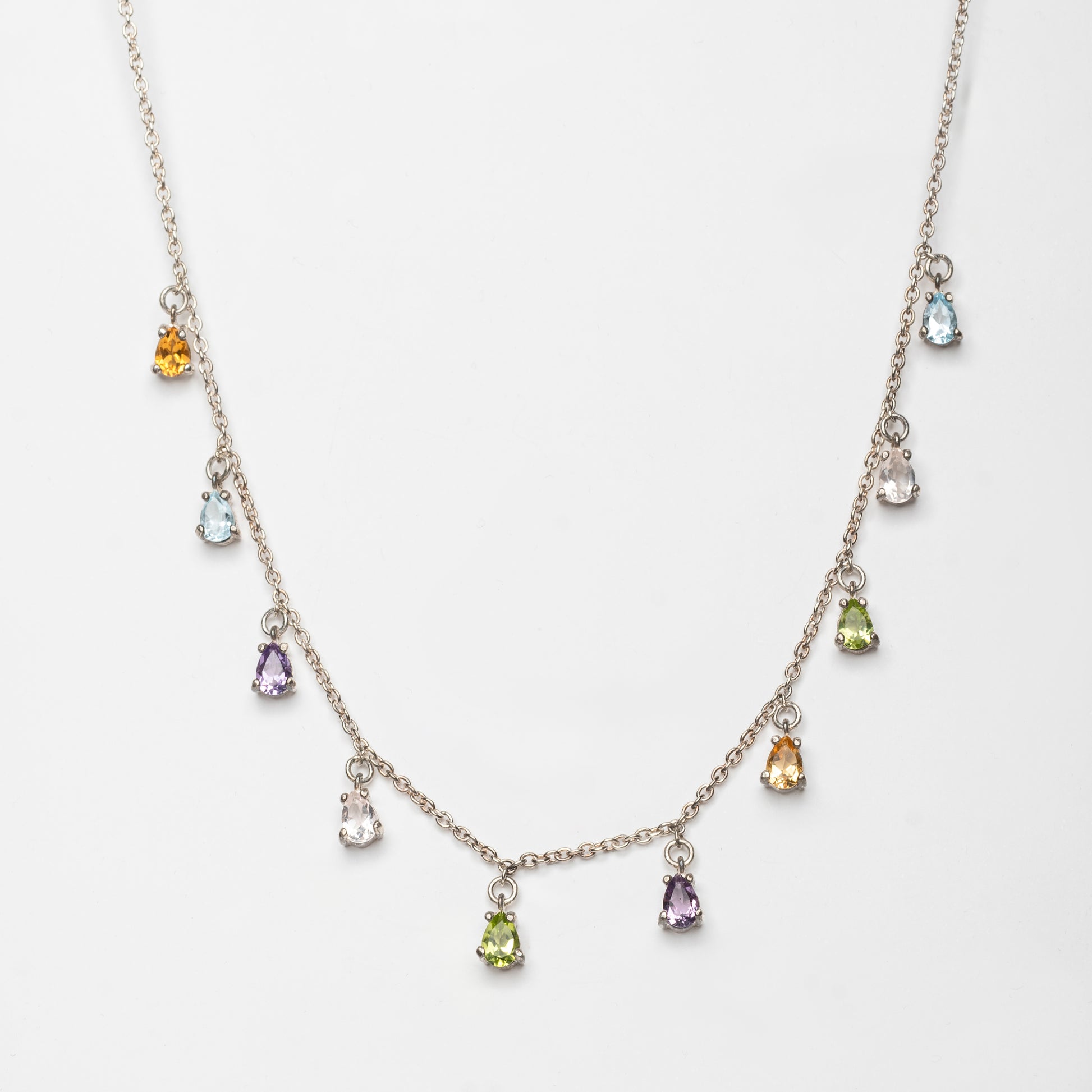 Collanina Drops in oro con pendenti a goccia in pietre naturali colorate – gioiello minimal artigianale Aduna Jewels
