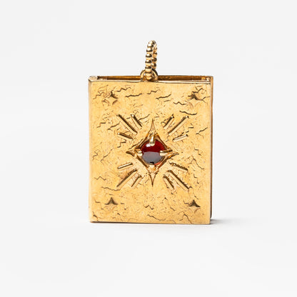 Pendente libro in oro con pietra granato rosso – gioiello artigianale porta foto elegante e simbolico di Aduna Jewels