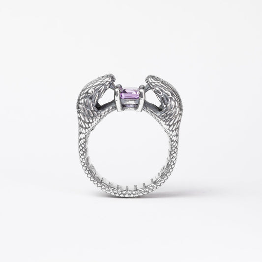 Anello Anfisbena in oro con doppia testa di serpente e ametista viola – gioiello artigianale simbolico Aduna Jewels