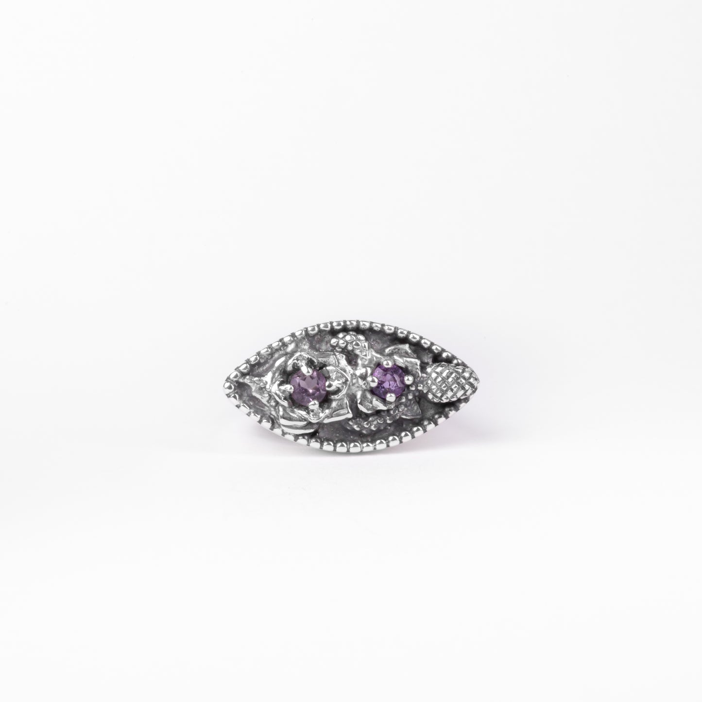 Tacet Amores - Chevalier ring with bezel and amethyst stone