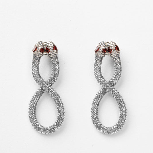 Orecchini Infinitum in argento con pietra granato rosso – gioielli artigianali eleganti e simbolici firmati Aduna Jewels